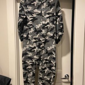 Faded Glory Onesie in grey and black camo.